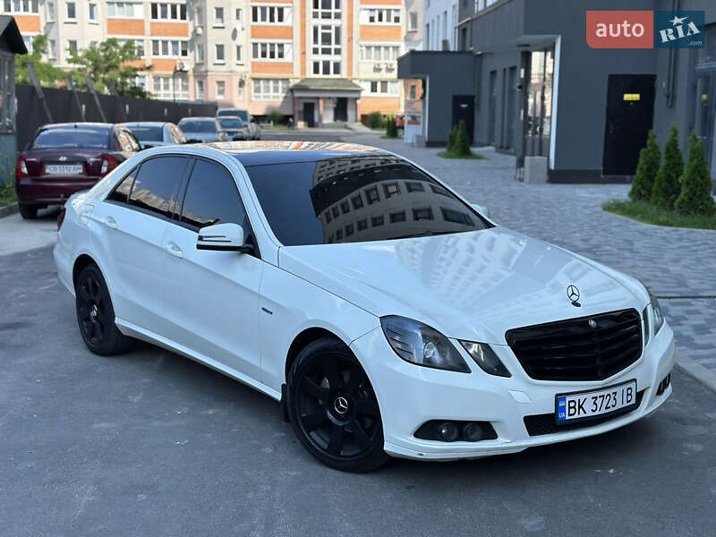 Седан Mercedes-Benz E-Class 2010 в Чернігові