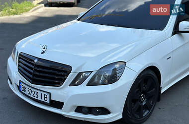 Седан Mercedes-Benz E-Class 2010 в Чернігові