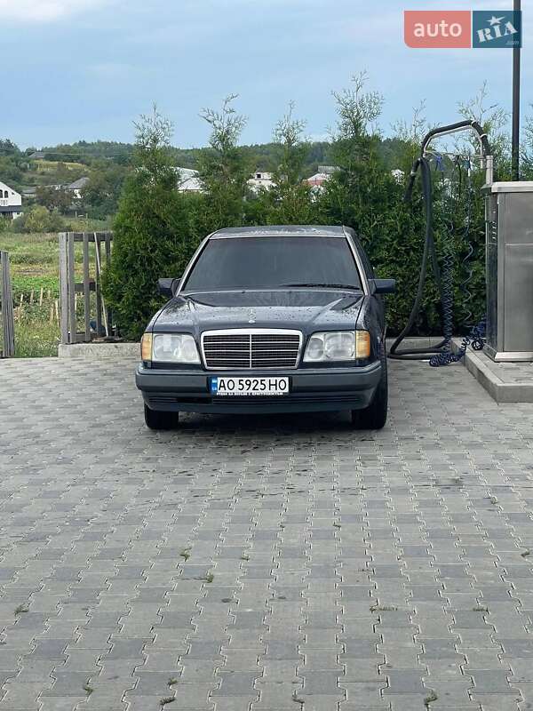 Седан Mercedes-Benz E-Class 1994 в Виноградове