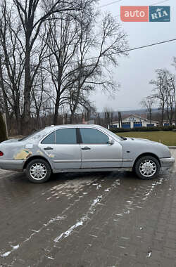 Седан Mercedes-Benz E-Class 1998 в Чернівцях