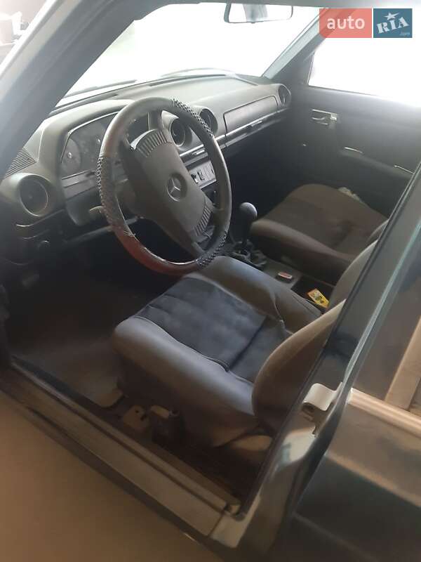 Седан Mercedes-Benz E-Class 1980 в Днепре