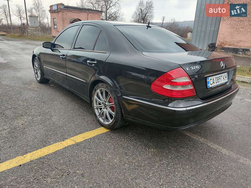Седан Mercedes-Benz E-Class 2004 в Гайвороне