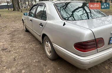 Седан Mercedes-Benz E-Class 1996 в Сумах