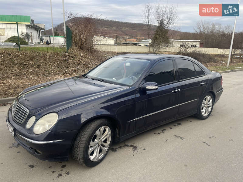 Седан Mercedes-Benz E-Class 2004 в Ужгороді