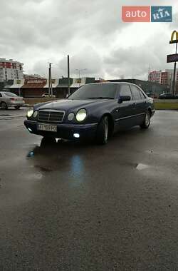 Седан Mercedes-Benz E-Class 1998 в Києві