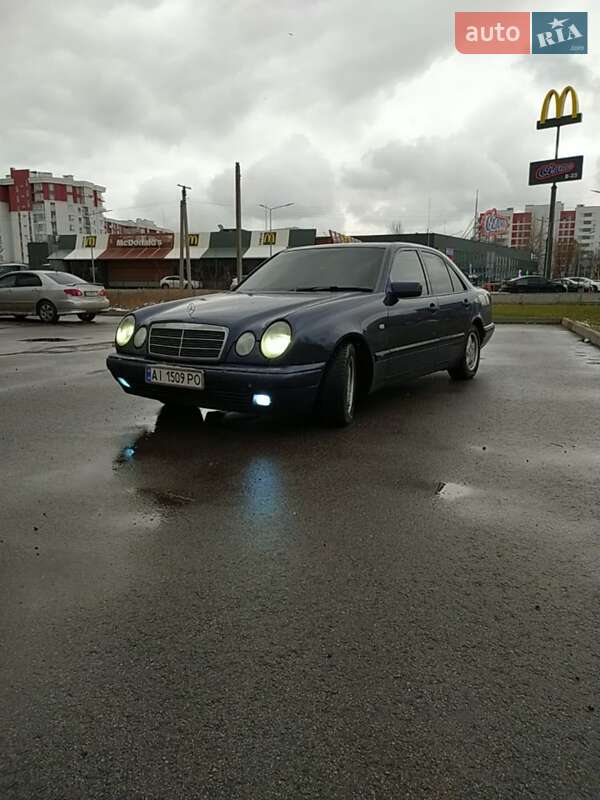 Седан Mercedes-Benz E-Class 1998 в 
