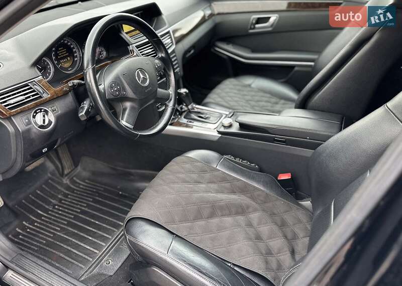 Седан Mercedes-Benz E-Class 2011 в Львове