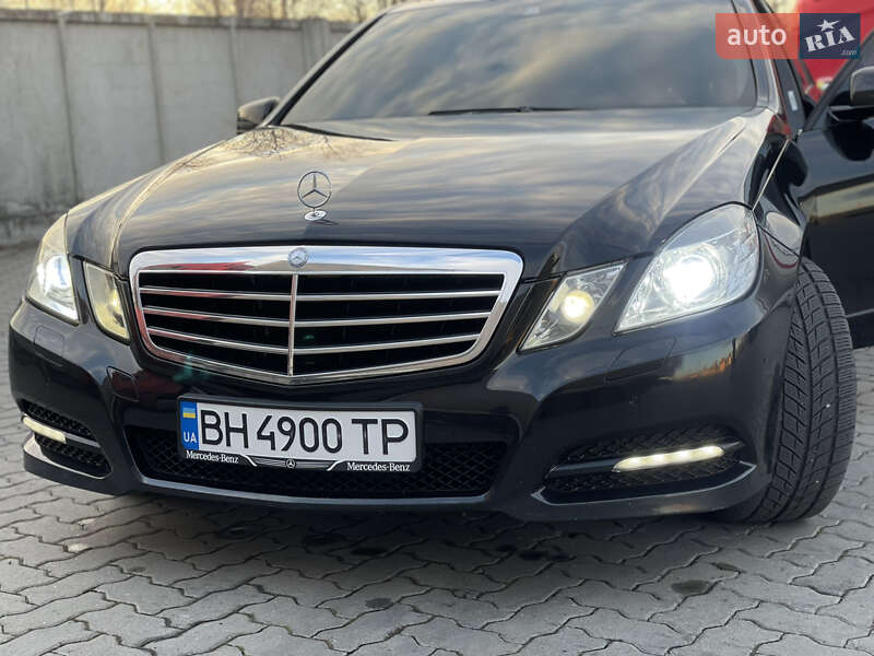 Седан Mercedes-Benz E-Class 2012 в Сарнах