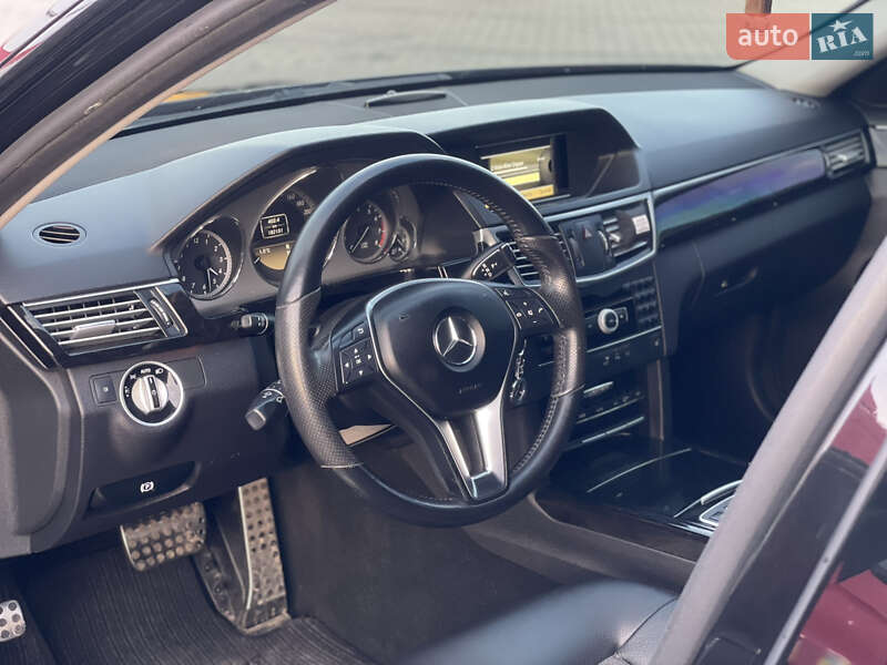 Седан Mercedes-Benz E-Class 2012 в Сарнах