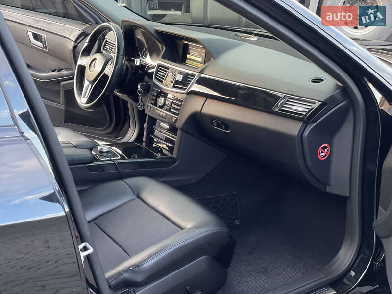 Седан Mercedes-Benz E-Class 2012 в Сарнах