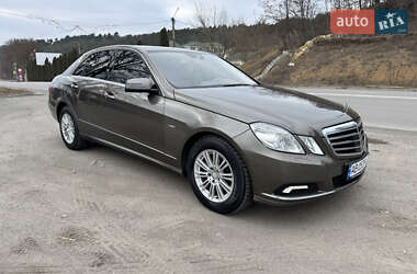 Седан Mercedes-Benz E-Class 2010 в Могилів-Подільському