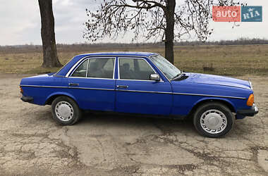 Седан Mercedes-Benz E-Class 1982 в Вашковцах