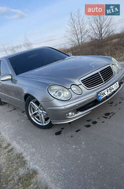 Седан Mercedes-Benz E-Class 2003 в Березному