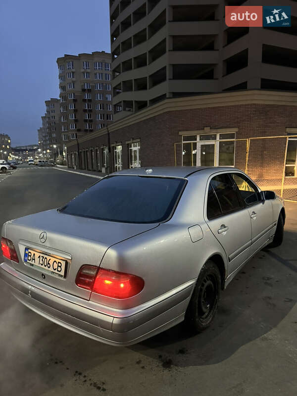 Седан Mercedes-Benz E-Class 2001 в Софіївській Борщагівці