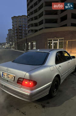 Седан Mercedes-Benz E-Class 2001 в 