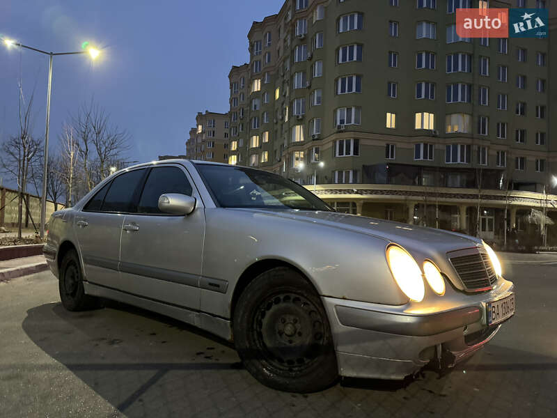 Седан Mercedes-Benz E-Class 2001 в Софіївській Борщагівці