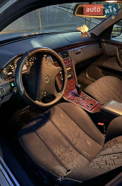Седан Mercedes-Benz E-Class 2001 в 