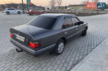 Седан Mercedes-Benz E-Class 1993 в Одессе