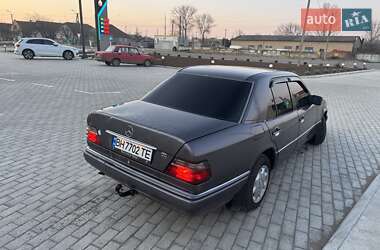 Седан Mercedes-Benz E-Class 1993 в Одессе