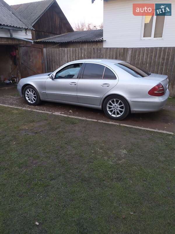 Седан Mercedes-Benz E-Class 2002 в Самборе