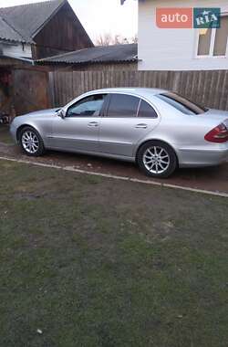 Седан Mercedes-Benz E-Class 2002 в 