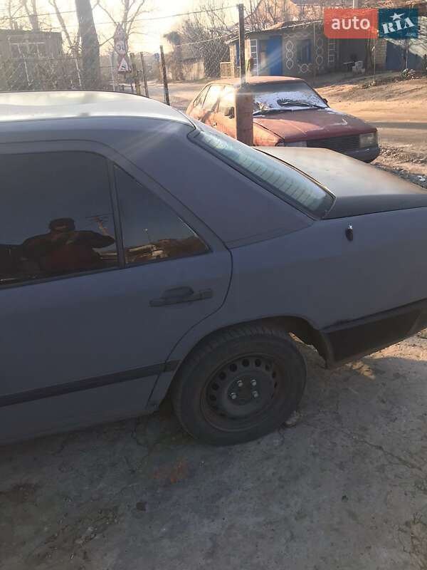 Седан Mercedes-Benz E-Class 1988 в Кропивницком