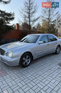 Седан Mercedes-Benz E-Class 2000 в Запоріжжі