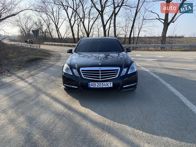 Седан Mercedes-Benz E-Class 2011 в 