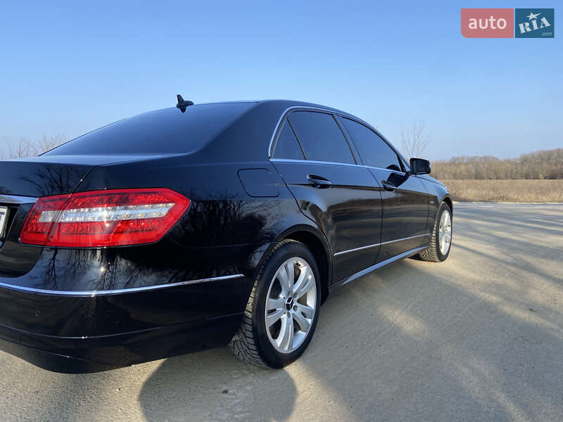 Седан Mercedes-Benz E-Class 2011 в Могилев-Подольске