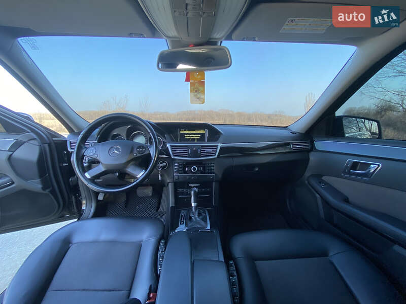 Седан Mercedes-Benz E-Class 2011 в Могилев-Подольске