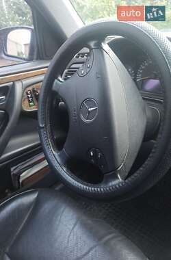 Седан Mercedes-Benz E-Class 2000 в 