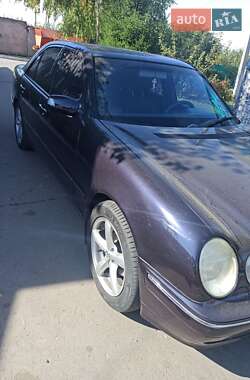 Седан Mercedes-Benz E-Class 2000 в 