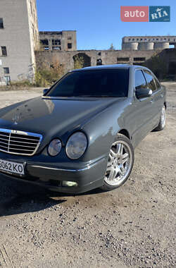 Седан Mercedes-Benz E-Class 2001 в Виннице