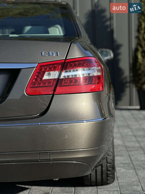 Седан Mercedes-Benz E-Class 2012 в Рівному