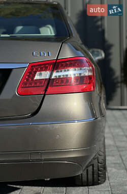 Седан Mercedes-Benz E-Class 2012 в 