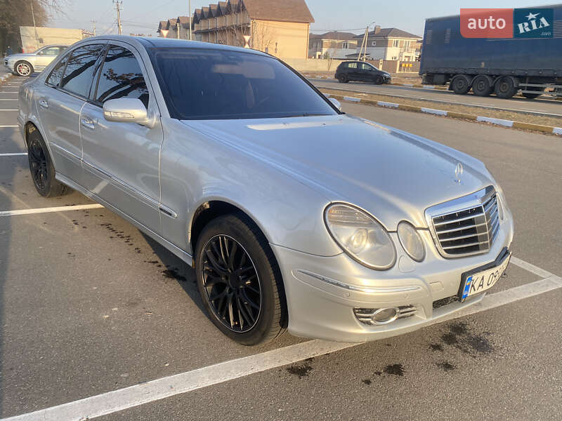 Седан Mercedes-Benz E-Class 2007 в Києві