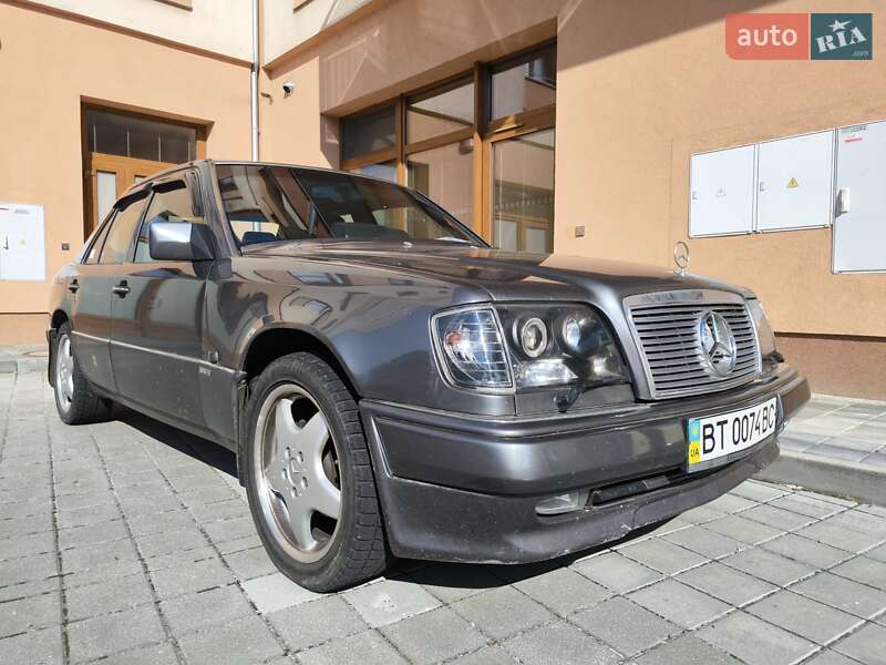 Седан Mercedes-Benz E-Class 1989 в 