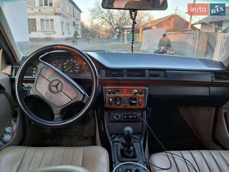 Седан Mercedes-Benz E-Class 1993 в Мілієве