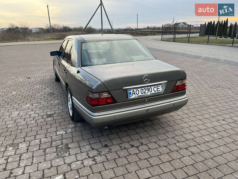 Седан Mercedes-Benz E-Class 1994 в Буске