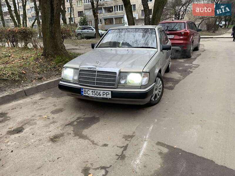 Седан Mercedes-Benz E-Class 1990 в Львове