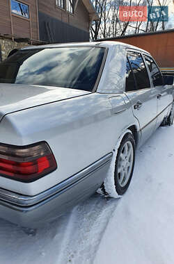 Седан Mercedes-Benz E-Class 1994 в Косове