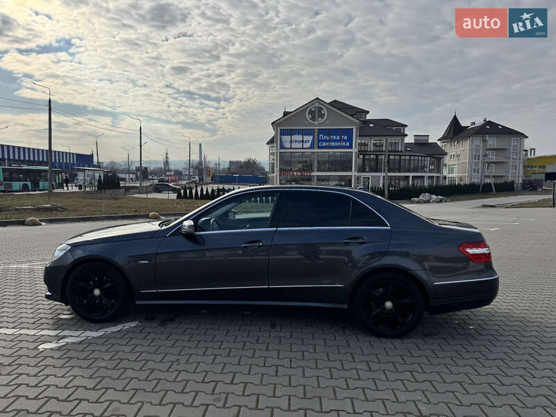 Седан Mercedes-Benz E-Class 2011 в Черновцах