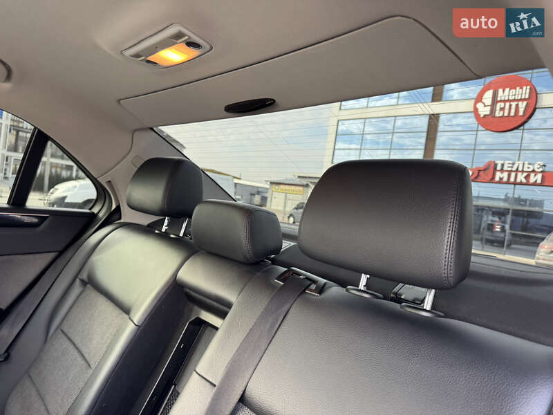 Седан Mercedes-Benz E-Class 2011 в Черновцах