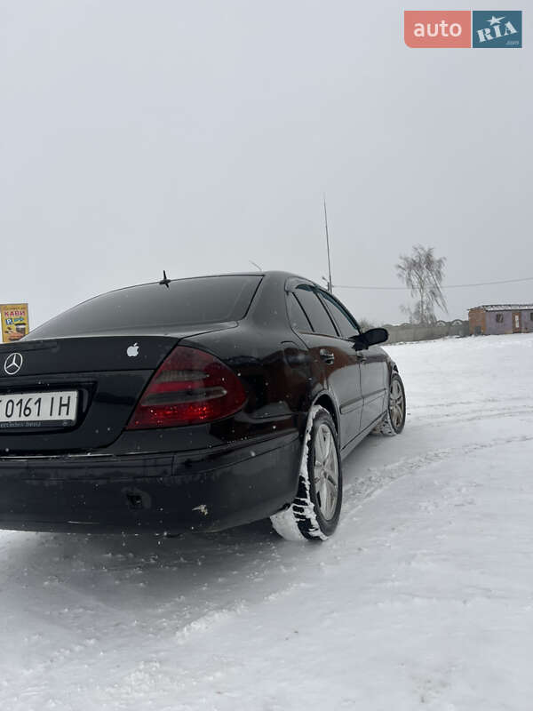 Седан Mercedes-Benz E-Class 2004 в Дубровиці