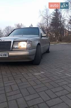 Седан Mercedes-Benz E-Class 1989 в Дрогобыче