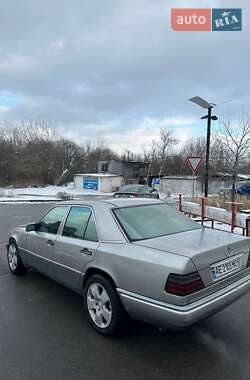 Седан Mercedes-Benz E-Class 1995 в Дніпрі