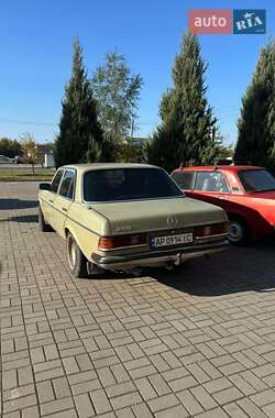 Седан Mercedes-Benz E-Class 1982 в 