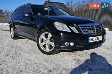 Універсал Mercedes-Benz E-Class 2010 в Сарнах