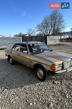 Седан Mercedes-Benz E-Class 1985 в 