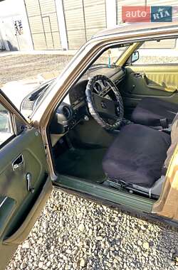 Седан Mercedes-Benz E-Class 1985 в 